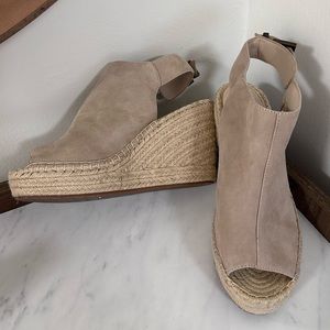 Kenneth Cole Olivia suede peep toe espadrille wedge sandals size 8.5